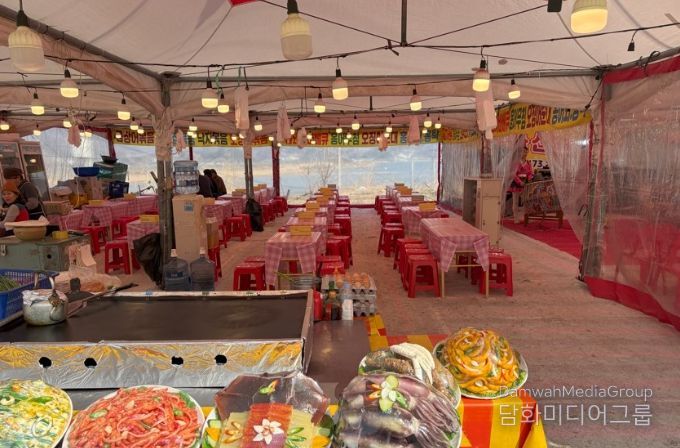 제25회 광양매화축제, 축제장은 북적... 야시장은 한산