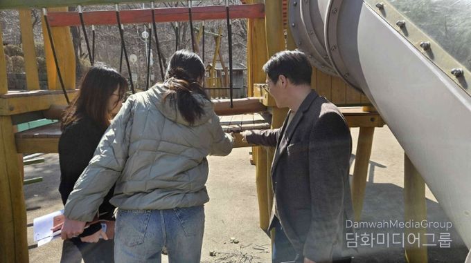 어린이 놀이시설 점검 모습
