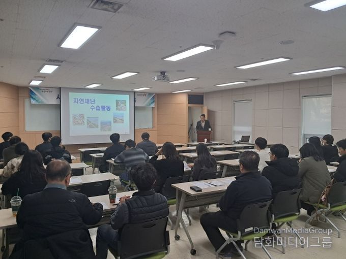 포항시는 행정안전부와 함께 지난 20일 시청 드림스타트 회의실에서 ‘자연재난 수습 역량 강화 회의’를 열었다.