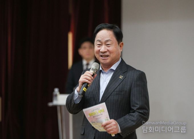 학부모 미래교육공동체 행사에 참석한 주광덕 시장