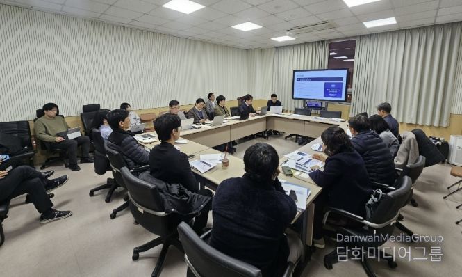 25일 안산 도시정보센터에서 '탄소배출권 거래 플랫폼 세미나'가 진행중이다.