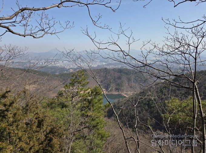 금산군 진악산 개삼터공원~물굴봉(관음봉) 구간 등산로에서 본 풍경