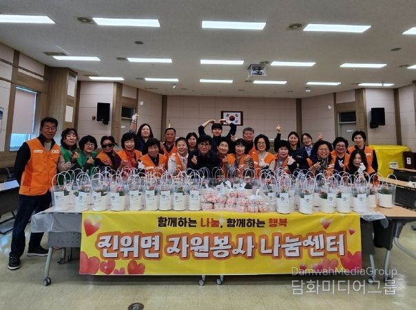 진위면 자원봉사 나눔센터, ‘평택 에너지 지킴이 3.3.3. 운동’ 실천 캠페인과 봄꽃 화분 나눔으로 1인 가구에 온기 전해