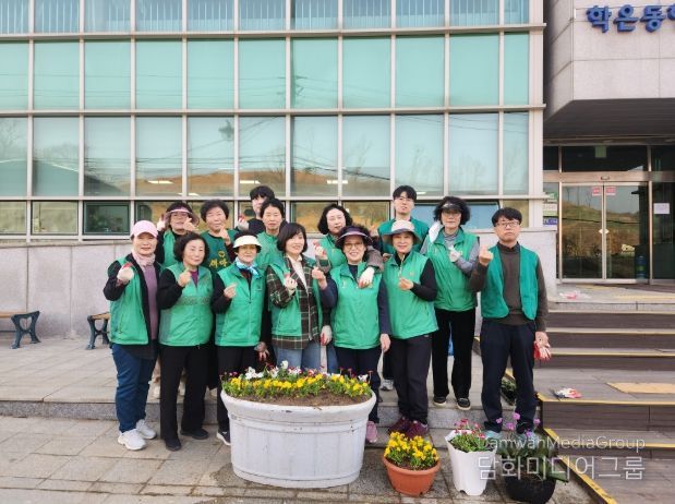 학온동 행정복지센터, 화사한 봄꽃으로 새 단장