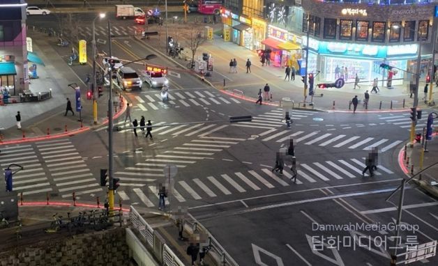 파주시, 바닥형 보행신호등 확대 시범 설치