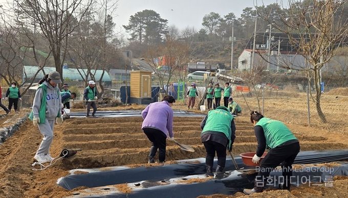 파주 새마을지도자 탄현면 부녀회, 사랑의 감자심기 행사 개최