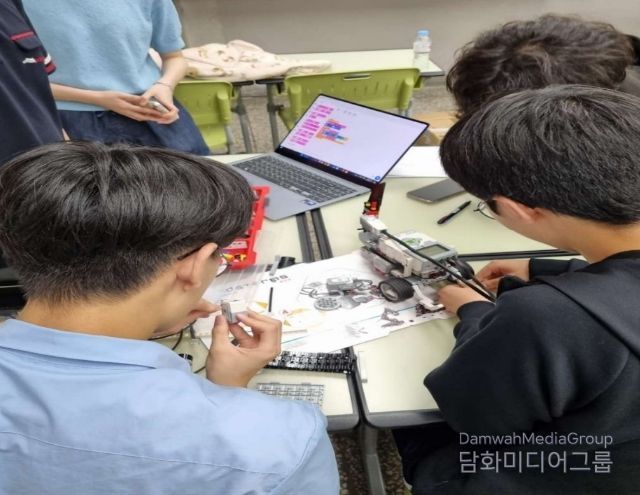 한영고등학교 '로봇 전공체험' 교육 모습