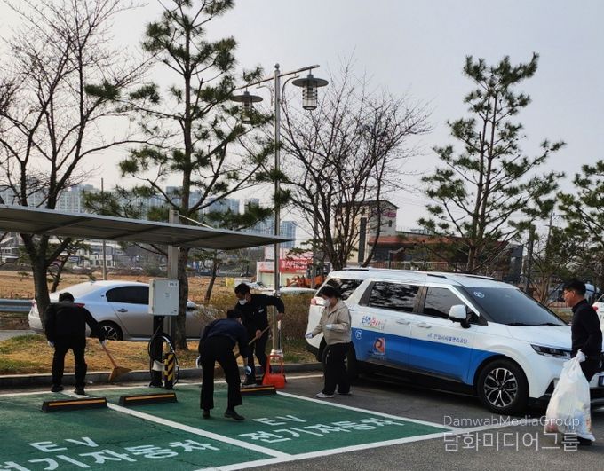 안성시시설관리공단 교통약자지원팀, 안전한 환경 조성 및 이용객 편의를 위한 주변 환경 정화 활동 첫 실시