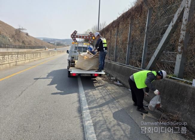 영광군, 봄철 도로변 환경정비 실시... 쾌적하고 안전한 도로환경 조성