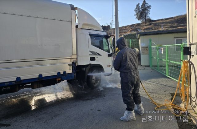 산란계농장 입구 출입 차량 소독