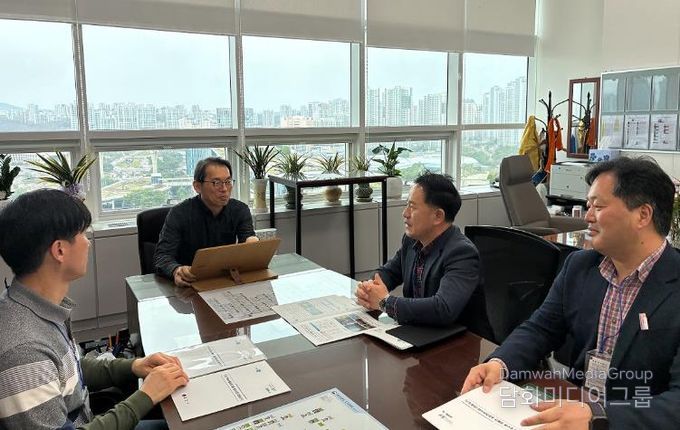 중앙부청 방문(4.1방문_사진중앙_행정안전부 안전예방정책실 박형배 실장 )