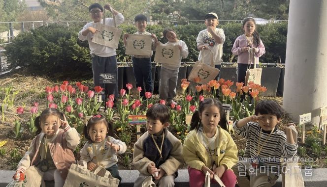 아이들 손으로 피어나는 봄, 수원시 영통구 광교2동 새마을문고 화단 가꾸기 행사