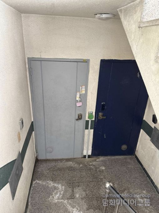 용인특례시 공동주택에 침수 감지 알람 장치를 설치한 모습