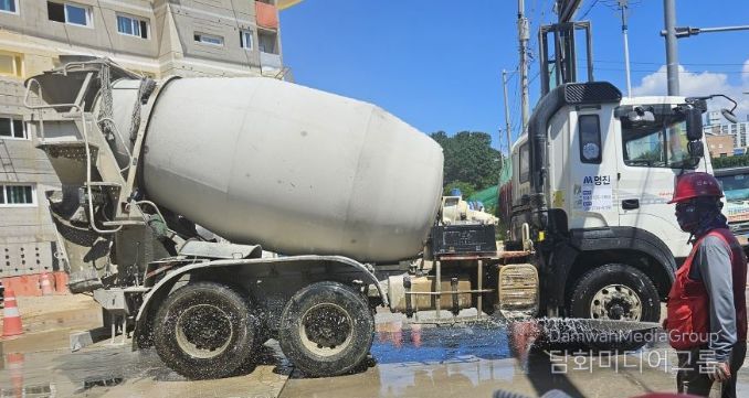 충남 계룡시 펠리피아 아파트 공사 현장에서 봄철 비산먼지