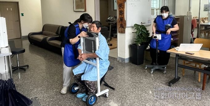 경로당 결핵검진 장면