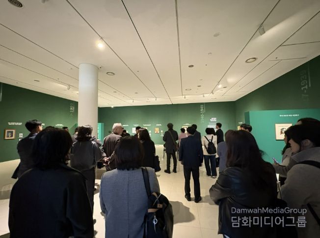 《FACE : 문인 - 시대를 담은 얼굴들》 전시장 관람 사진