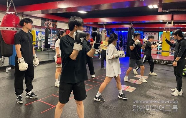 지난해 5월 관악 신림동쓰리룸 '렛츠크루' 사업 일환으로 진행된 퓨어바디 프로젝트(복싱)