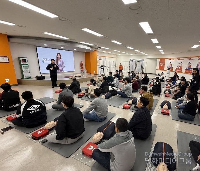 2026년 3월22일 34개 회원종목단체를 대상으로 심폐소생술 교육하는 모습