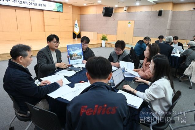 공약이행 평가 주민 배심원 회의 모습