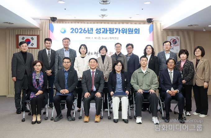 10일 서구청 장태산실에서 열린 성과평가위원회 진행 장면