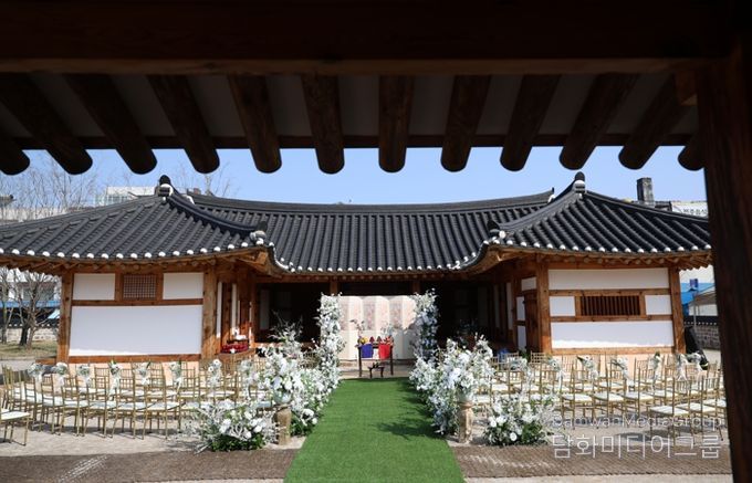 “역사적 공간에서 맺은 백년가약”,‘전북, 마이웨딩’ 첫 결혼식…공공예식 본격화