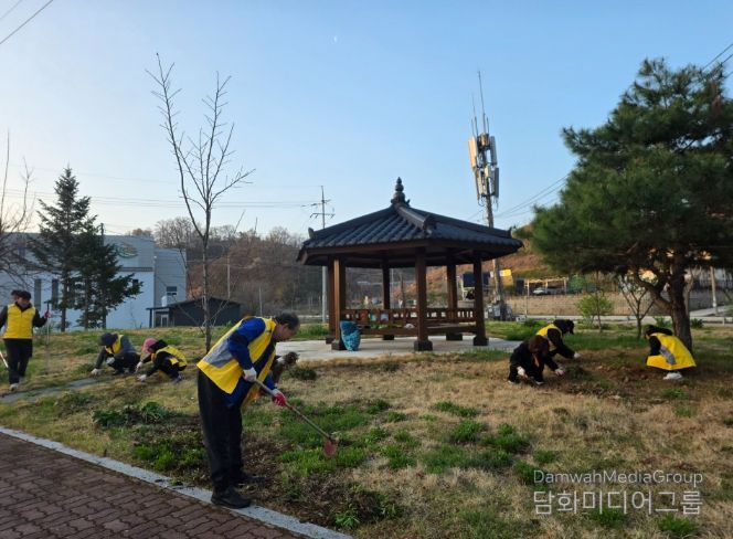 영동읍 주민자치위원회, 주민자치소공원 제초작업