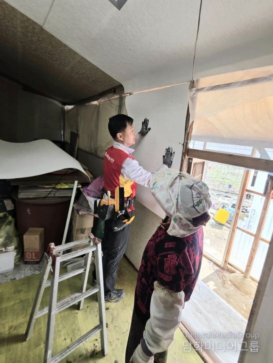 한우송 집배원 벚꽃 구경 대신 봄맞이 홀몸노인 세대 주거환경(집수리) 개선 봉사활동