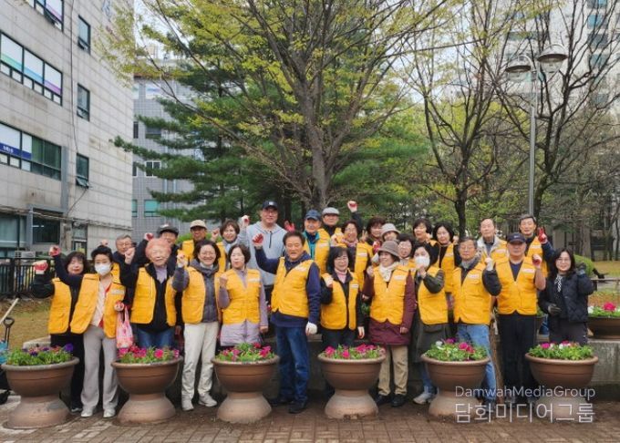고양시 마두2동 주민자치회, 강촌공원 봄맞이 초화 식재