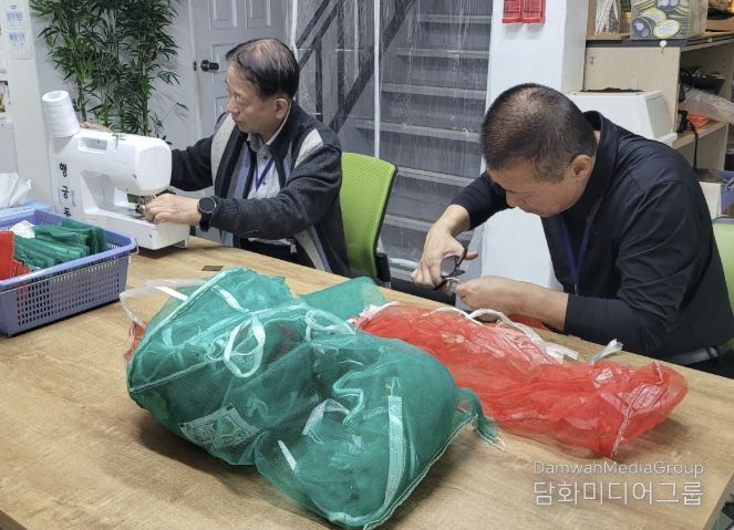 수원시 팔달구 행궁동 경기행복마을관리소, 자원순환 실천 '양파망 수세미 나눔'