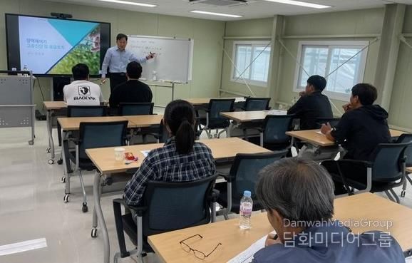 나주시가 초급 과정과 고급 과정으로 나눠 ‘2026년 스마트팜 현장 전문가 양성 교육’을 진행한다. 사진은 작년에 진행한 ‘2025년 스마트팜 현장 전문가 양성 교육’ 모습.