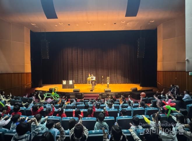 부안군, 유아 마술 공연 ‘마술 愛 풍선이 빠지다’ 개최