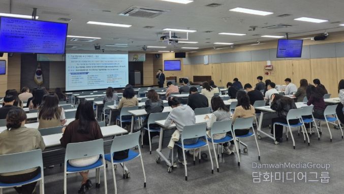 대구 수성구는 지난 15일 구청 대강당에서 전 부서 물품구매, 사업 및 공사 담당자 대상으로 ‘신기술제품 이해 및 구매촉진을 위한 직원 교육’을 실시했다.