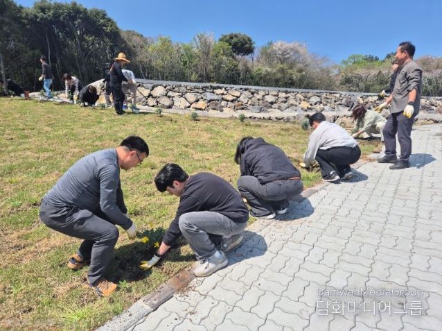 복지위생국 소통공감의 날 나무심기